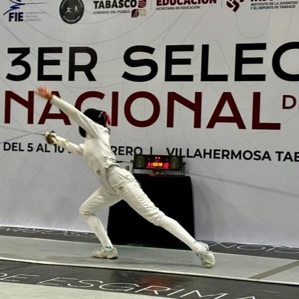 María Fernanda Rosas de Colegio Vizcaya Triunfa en Esgrima